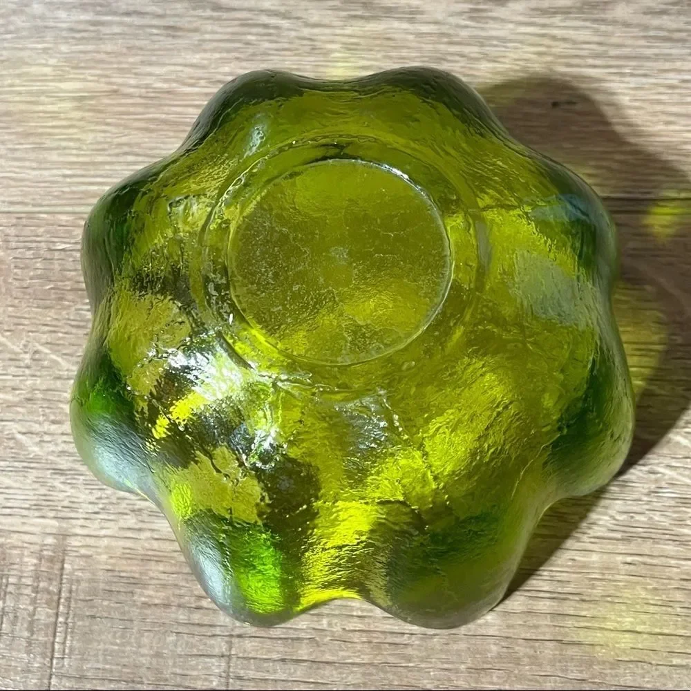 Blenko Glass‎ Clover Green 8 Petal Bowl 5.5